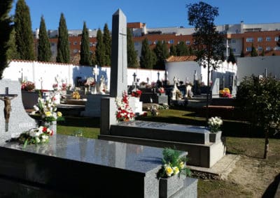 Tumbas en el cementerio de Rivas