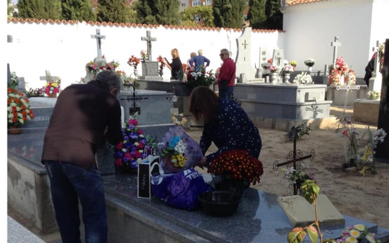 Día de Todos los Santos en el cementerio de Rivas Vaciamadrid (Fuente; Diario de Rivas)