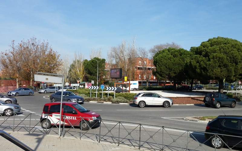 Rotonda de entrada a Rivas, junto al polideportivo Cerro del Telégrafo