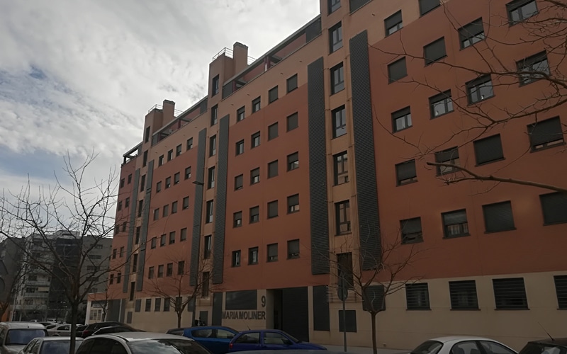 Edificio construido por la EMV de Rivas, en la calle María Moliner, 9