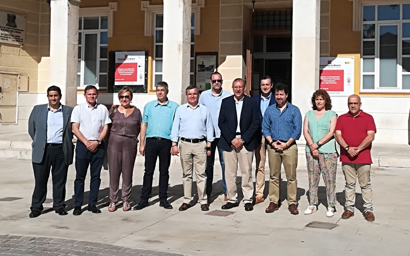Alcaldes del Sureste de Madrid, junto a representantes de patronal y sindicatos, en Morata de Tajuña