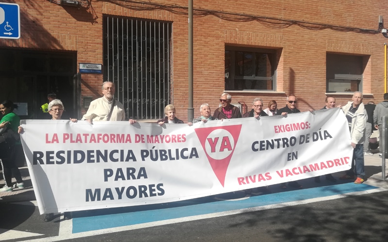 La Plataforma de Mayores de Rivas se concentra a las puertas del Pleno de marzo de 2019