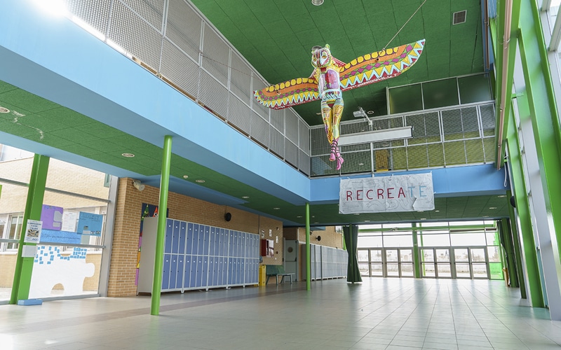 Vertíbulo del edificio de ESO, Bachillerato y FP del colegio Hipatia