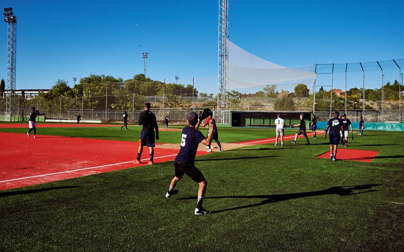 campo beisbol sofbol rivas hierba