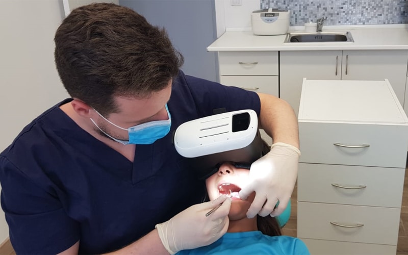 Últimos días para aprovechar las ofertas de verano en tratamientos dentales de Clínica Luna Nueva