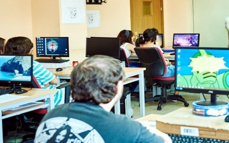 Actividades de tiempo libre, videojuegos, microinformática y competencias digitales: nuevos cursos de formación laboral para menores de 30 años
