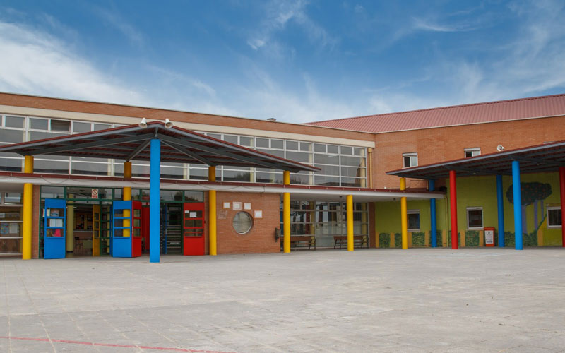 La Guardia Civil investiga un robo de material informático en el colegio Mario Benedetti de Rivas