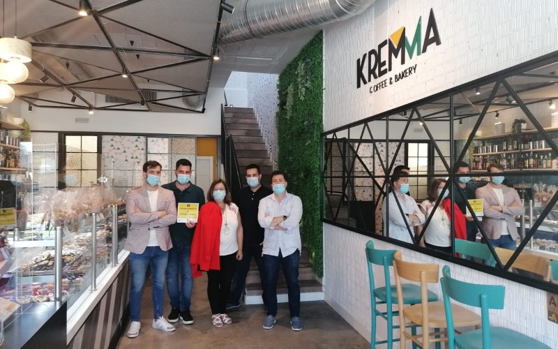 La cafeter&iacute;a Kremma recibe el sello 'Establecimiento de confianza' en Rivas