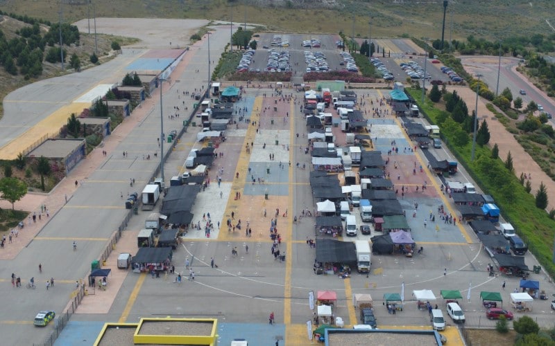 Vista aérea del mercadillo Mercado Central de Rivas durante la desescalada