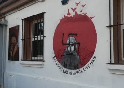 Pintadas nazis en la Casa de Asociaciones del Casco Urbano de Rivas (©Diario de Rivas)