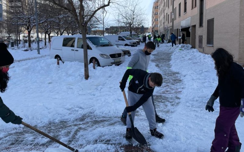 Colaboración ciudadana para limpiar la nieve: ¿qué dice la ordenanza de Rivas Vaciamadrid?