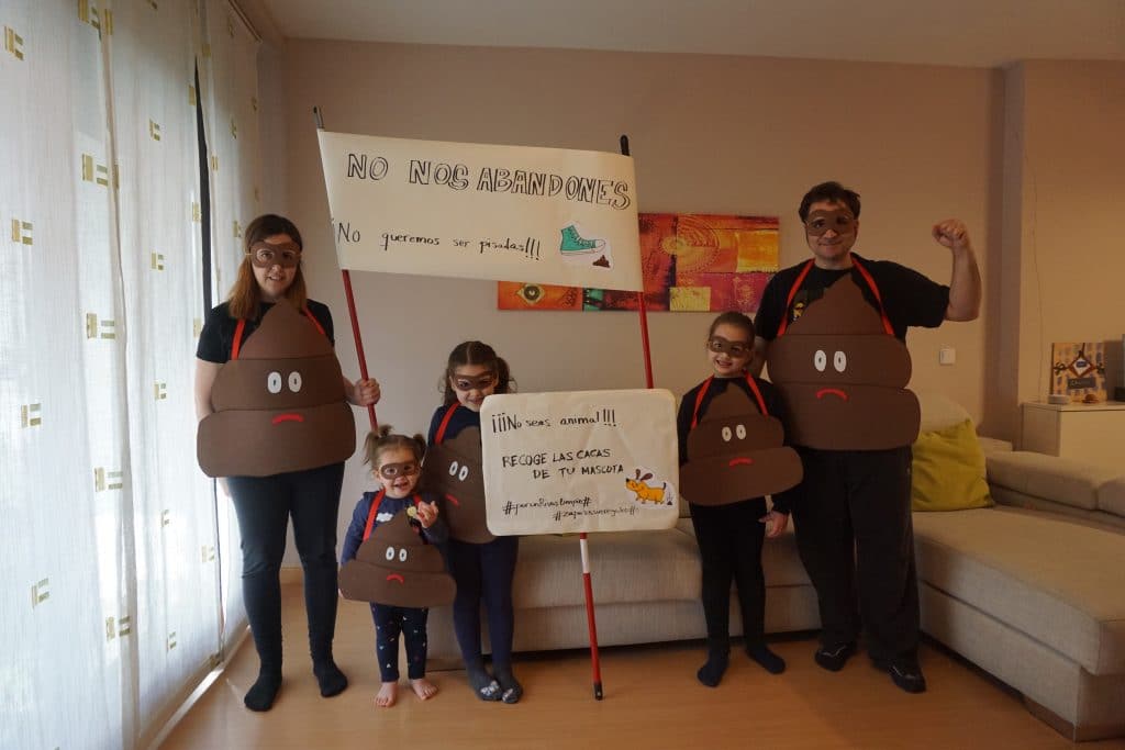 Los Martín Cuevas, premio al mejor disfraz de crítica actual del concurso de disfraces online de Rivas Vaciamadrid 2021