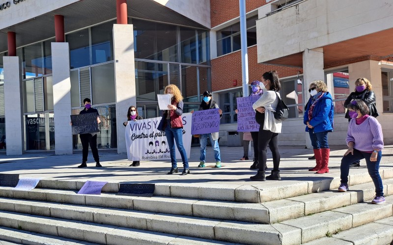 Concentración en Rivas Vaciamadrid contra la rebaja de la condena del asesino de Matilde de Castro, el 14 de febrero de 2021