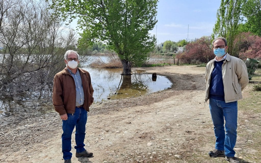 Carlos Abad, conservador del Parque Regional del Sureste, y Pedro López Nieva, geógrafo del Centro de Conservación del Parque Regional del Sureste