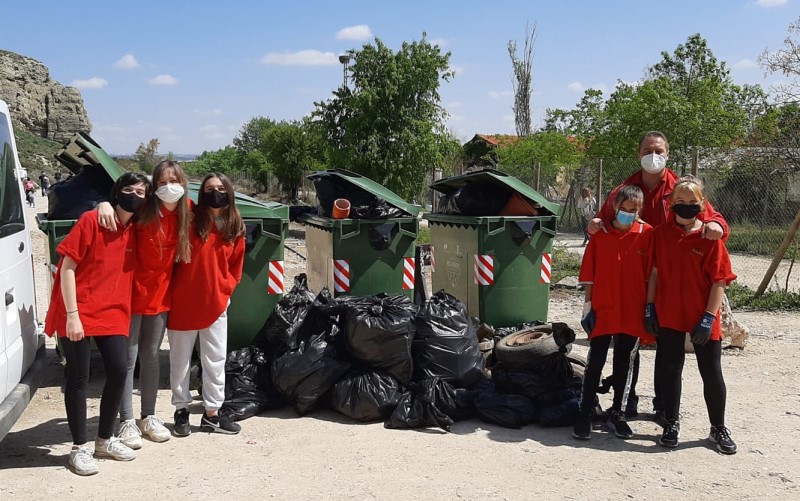 Limpieza voluntaria en la Laguna del Campillo y en el auditorio Miguel Ríos (fotos: Limpiando el barrio)