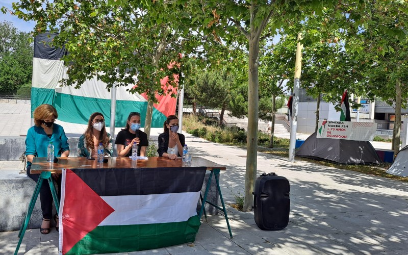 Jaldia Abubakra, Aída Castillejo, Rosina Castelli y Sira Rego, en la rueda de prensa de la 'sentada por Palestina'