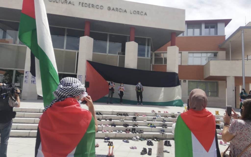 Concentraci&oacute;n en apoyo al pueblo palestino organizada por Rivas por Palestina en la Plaza de la Constituci&oacute;n de Rivas Vaciamadrid