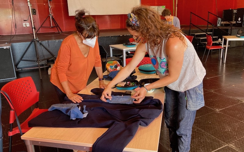 Cómo dar una segunda vida a tus prendas: propuestas e ideas del taller ‘Ropa Tendida’ en Rivas
