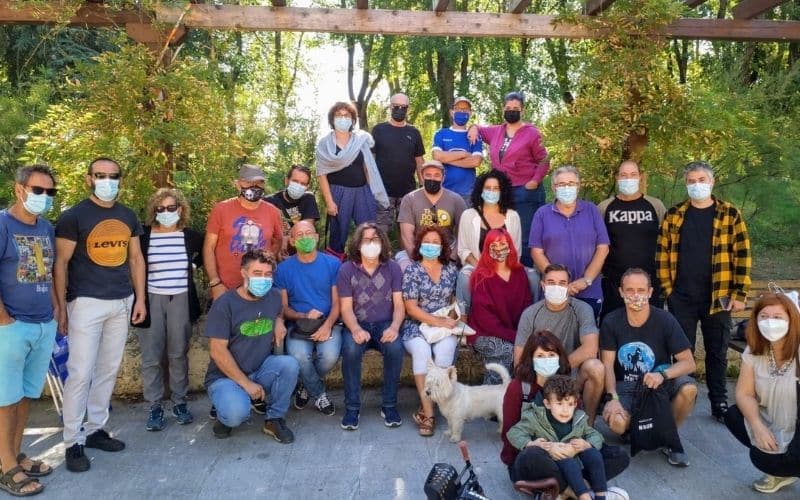 Vecinos y vecinas de la urbanización Pablo Iglesias, tras una reunión sobre el proyecto La Pablo Renovable