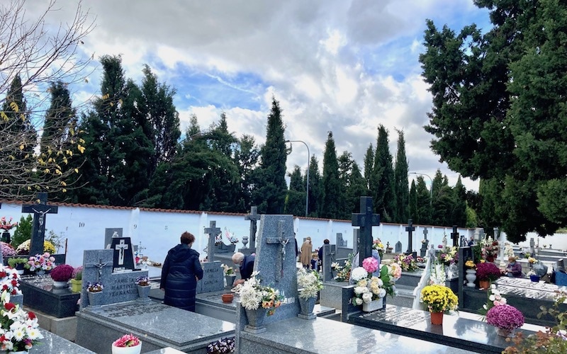 Día de Todos los Santos en el cementerio municipal de Rivas Vaciamadrid