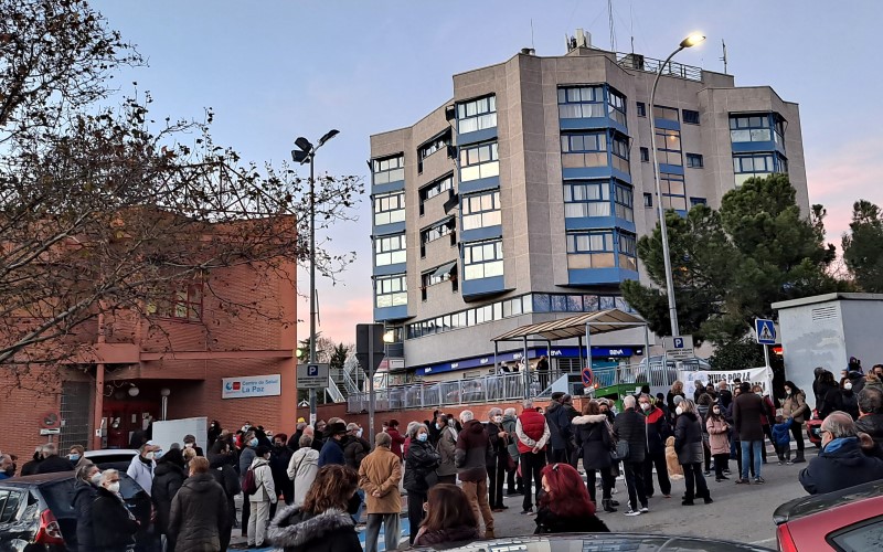 Concentración por la sanidad pública frente al centro de salud la Paz de Rivas Vaciamadrid
