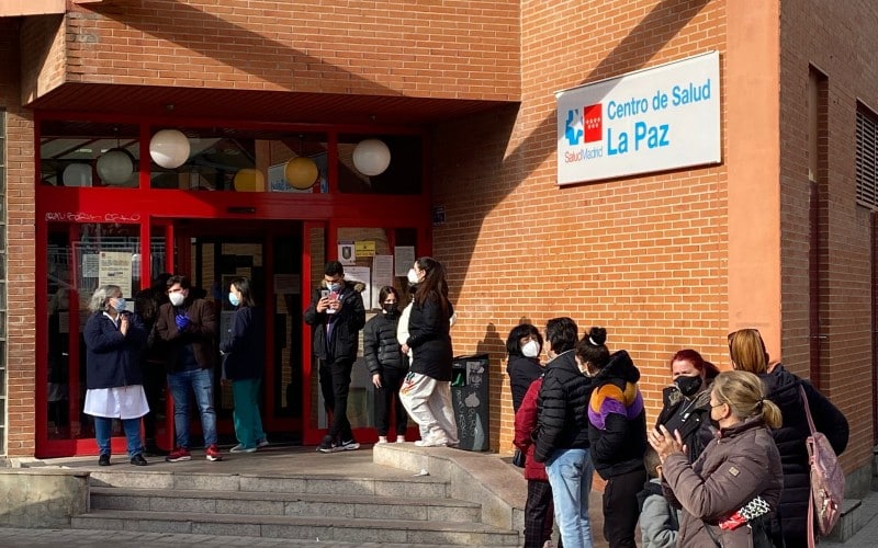 Profesionales del centro de Salud La Paz durante la concentración