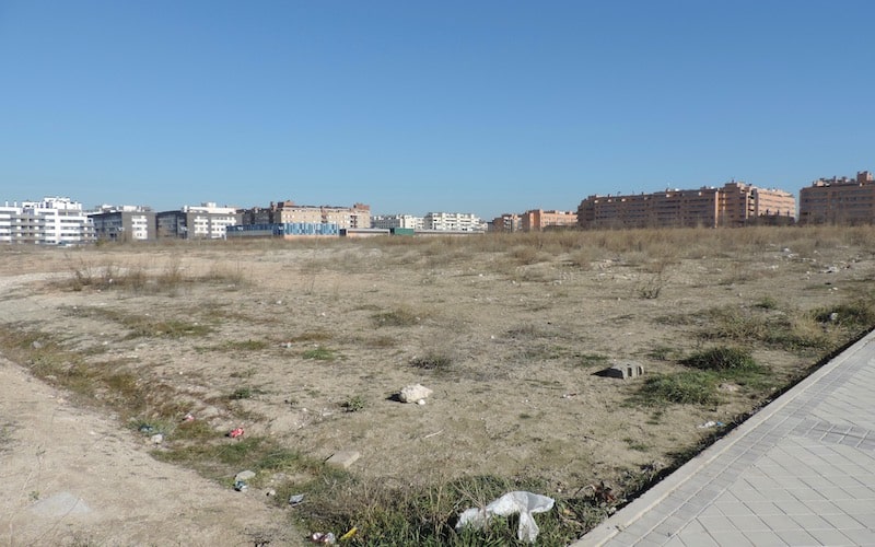 Parcela cedida a la Comunidad de Madrid para la construcción del cuarto centro de salud, en el barrio de La Luna de Rivas