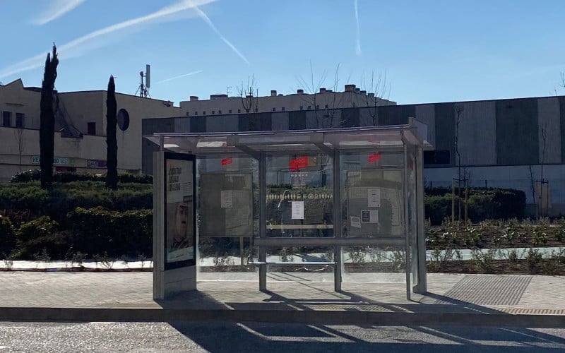 Nueva parada de la línea 333 en la avenida de Los Almendros esquina Lolo Rico