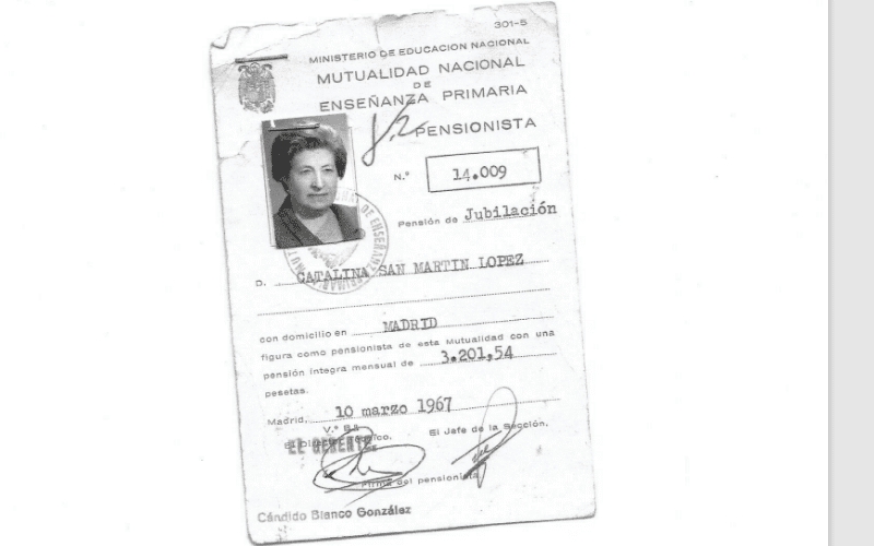 Carnet de pensionista de Catalina San Martín López, alcaldesa de Rivas Vaciamadrid (Fuente: Julia Jiménez)