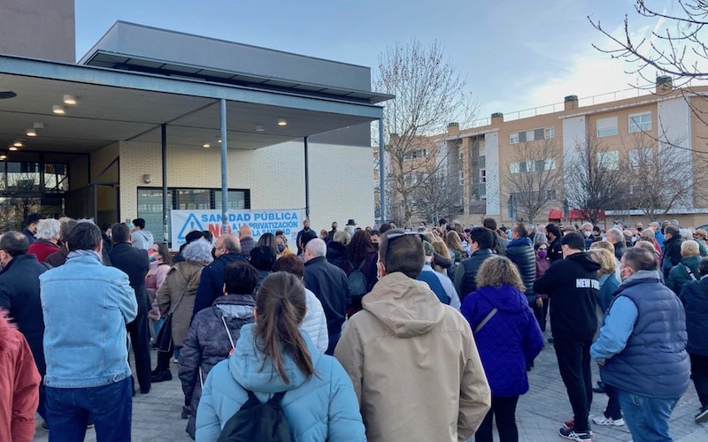 Concentración en defensa de la sanidad pública, frente al centro de salud 1º de Mayo de Rivas Vaciamadrid