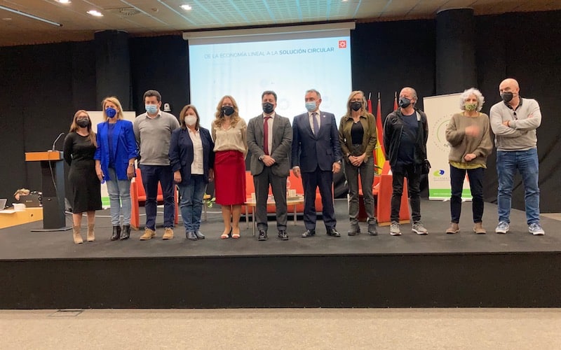 Personalidades de la política municipal y del sector privado en la jornada de cierre del proceso participativo del Plan de Economía Circular de Rivas