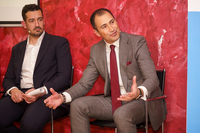 Daniel González, director de operaciones de Iluscar y presidente de Fagenauto; y José Ignacio De Diego,presidente de la Asociación de Inmobiliarias del Sureste de Madrid (AISEM) y gerente de Bon Lar Asesores Inmobiliarios, durante su intervención en 'Rivas en la encrucijada: ideas para una ciudad sostenible'