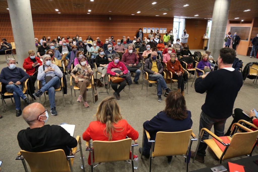 Asamblea vecinal durante el encierro por el cuarto centro de salud en Rivas Vaciamadrid