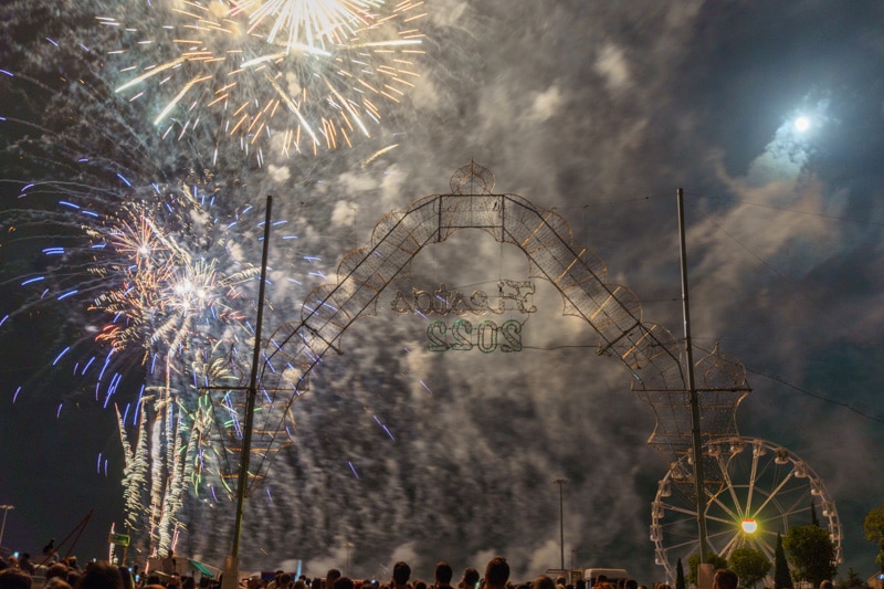 Encendido de fuegos artificiales en las Fiestas de Rivas 2022