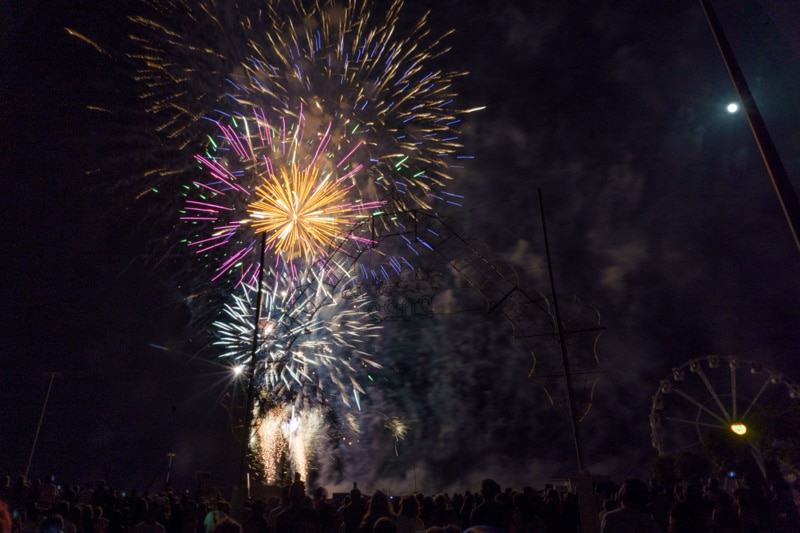 Encendido de fuegos artificiales en las Fiestas de Rivas 2022