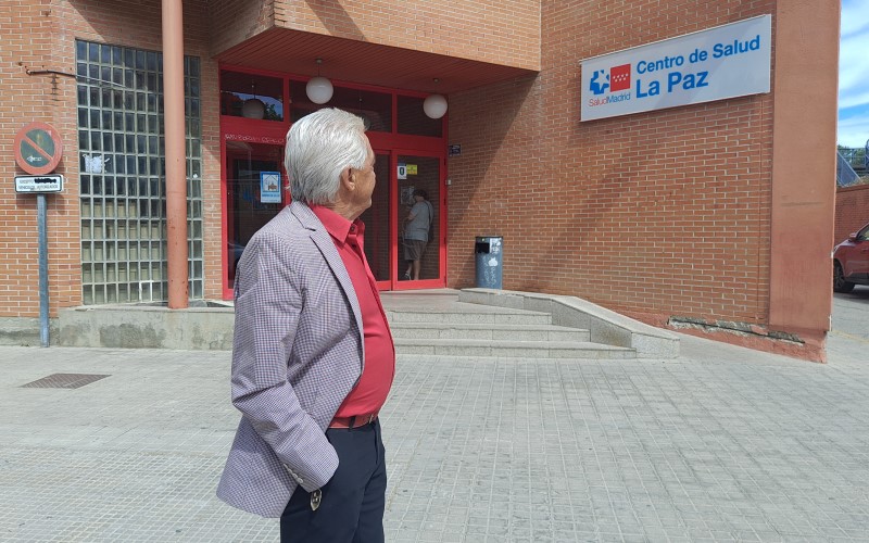 Ángel Frade, junto al Centro de Salud La Paz (©Diario de Rivas)