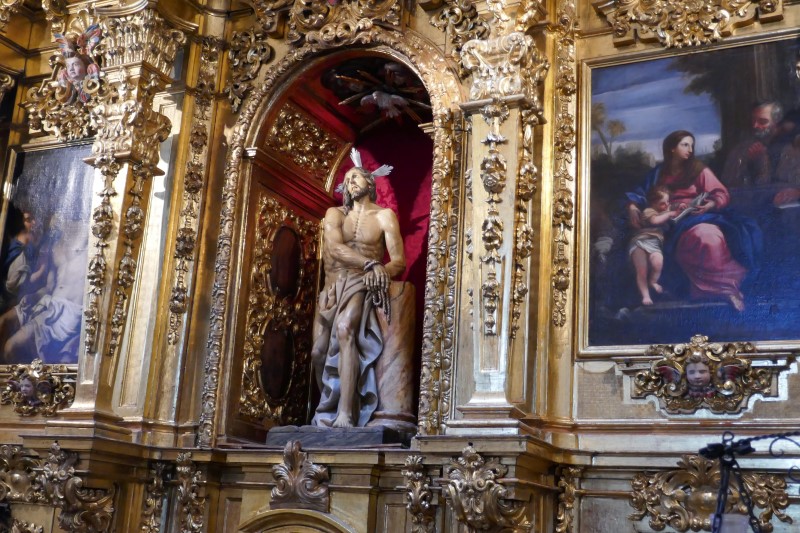 El retablo del Cristo de Rivas recupera su esplendor
