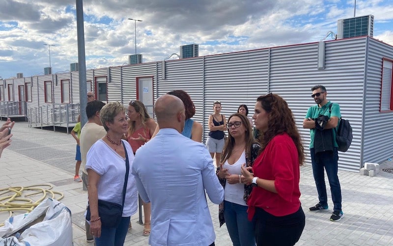 Aída Castillejo, alcaldesa de Rivas, junto con Mónica Carazo, vicealcaldesa de la ciudad; Jesús Celada y Carmen Barahona, diputados en la Asamblea de Madrid; y María Pastor, portavoz de Educación en la Asamblea