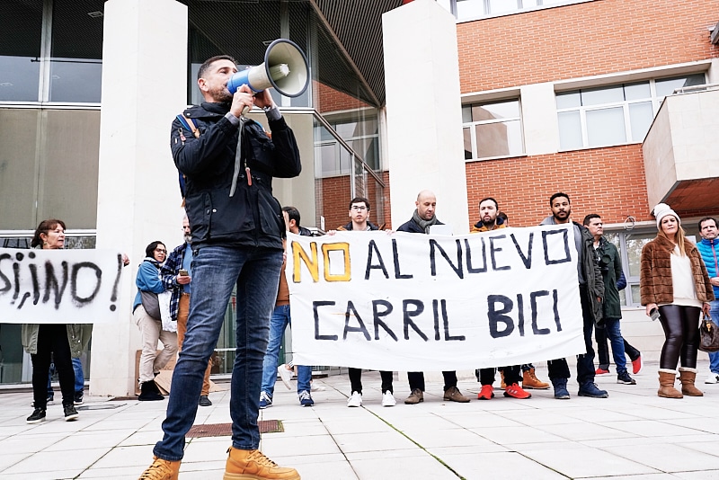 Intervenciones durante la manifestación contra el nuevo carril bici de Rivas, este sábado 