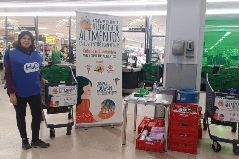 Campaña de recogida de alimentos del mes de diciembre en el centro comercial H2O (Fuente: H20)