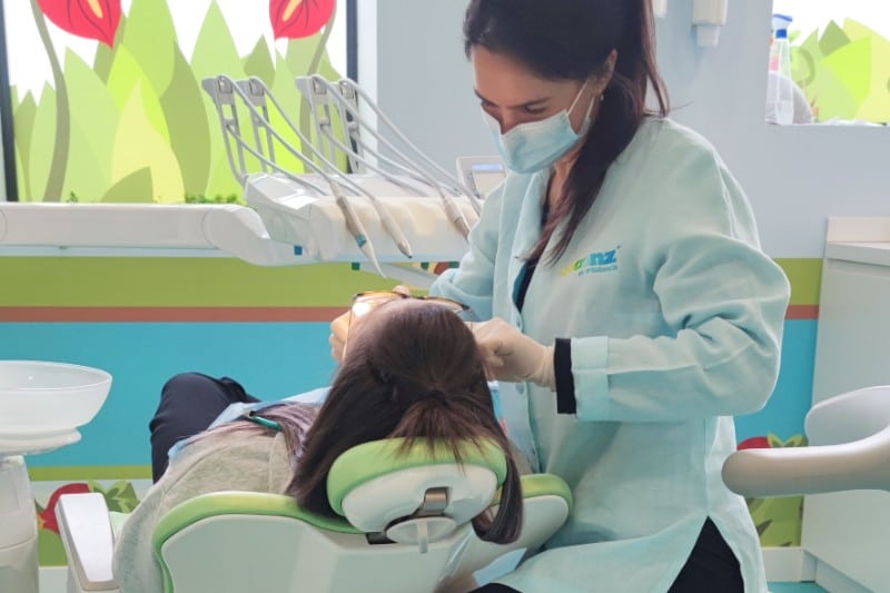 ¿Cuándo debe ser la primera visita de un niño al dentista? Moonz Rivas responde