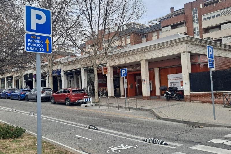 Señalización de aparcamiento gratuito en avenida de Pablo Iglesias