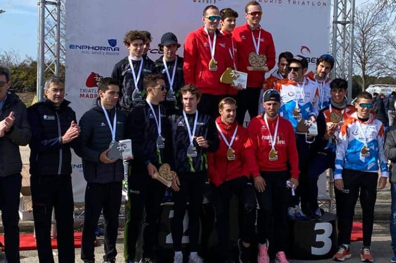 El equipo masculino de Diablillos de Rivas, campeón de Madrid de duatlón en la modalidad de contrarreloj por equipos
