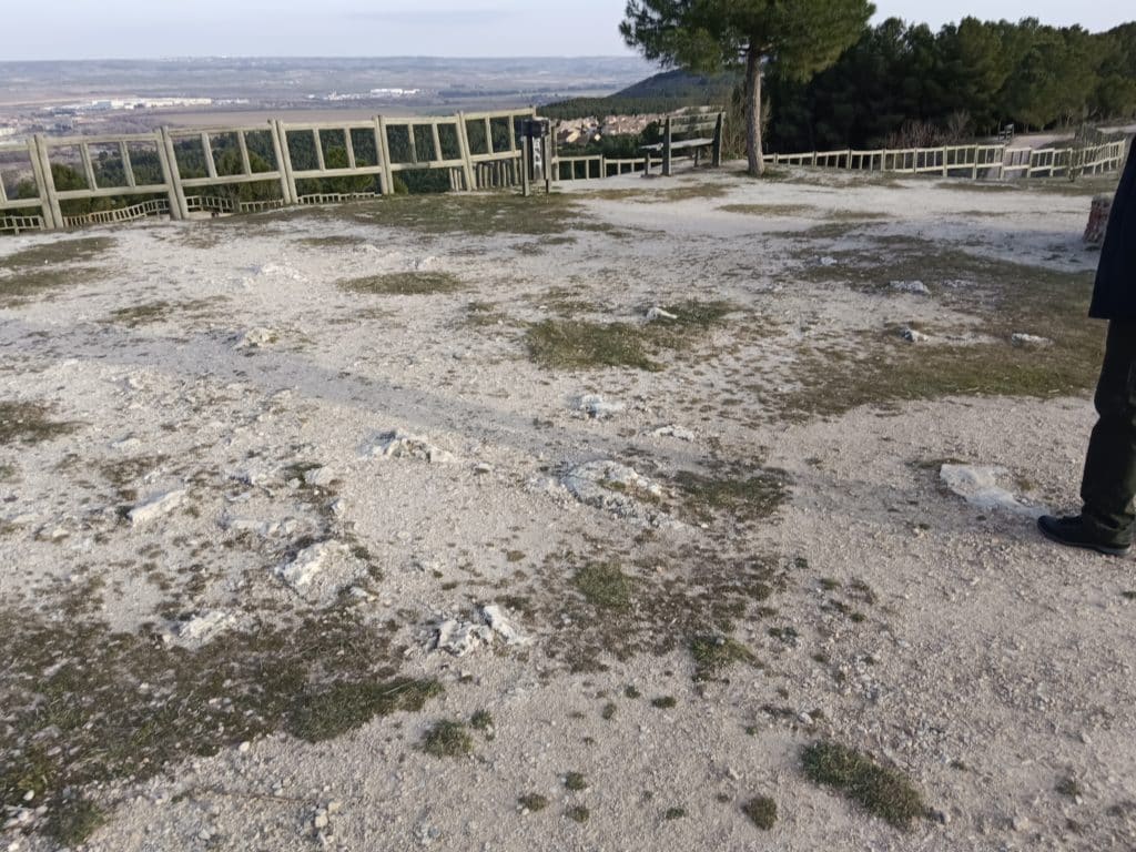 Restos de la cimentación de la torre del telégrafo óptico del cerro de Rivas Vaciamadrid (fuente: Diario de Rivas)
