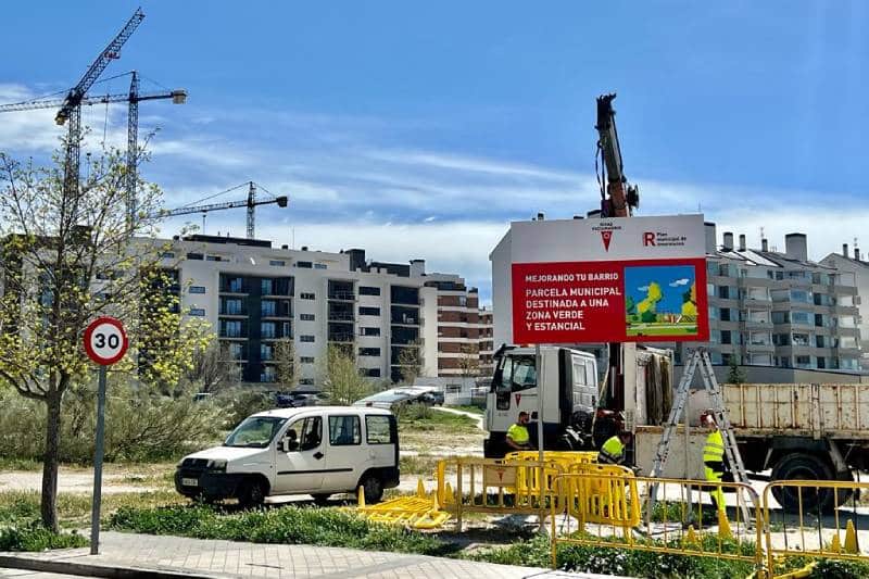 Cartel del futuro parque de la parcela 36