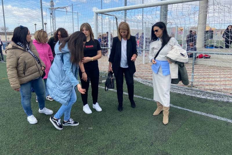 Visita de Janette Novo a los campos de fútbol Casa Grande en marzo del 2023