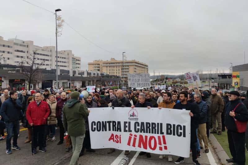Protesta contra el carril bici de Rivas organizada por la Plataforma por la Movilidad