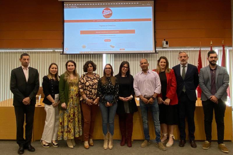 Foto de familia en la presentación de la Ruta de la Tapa 2023