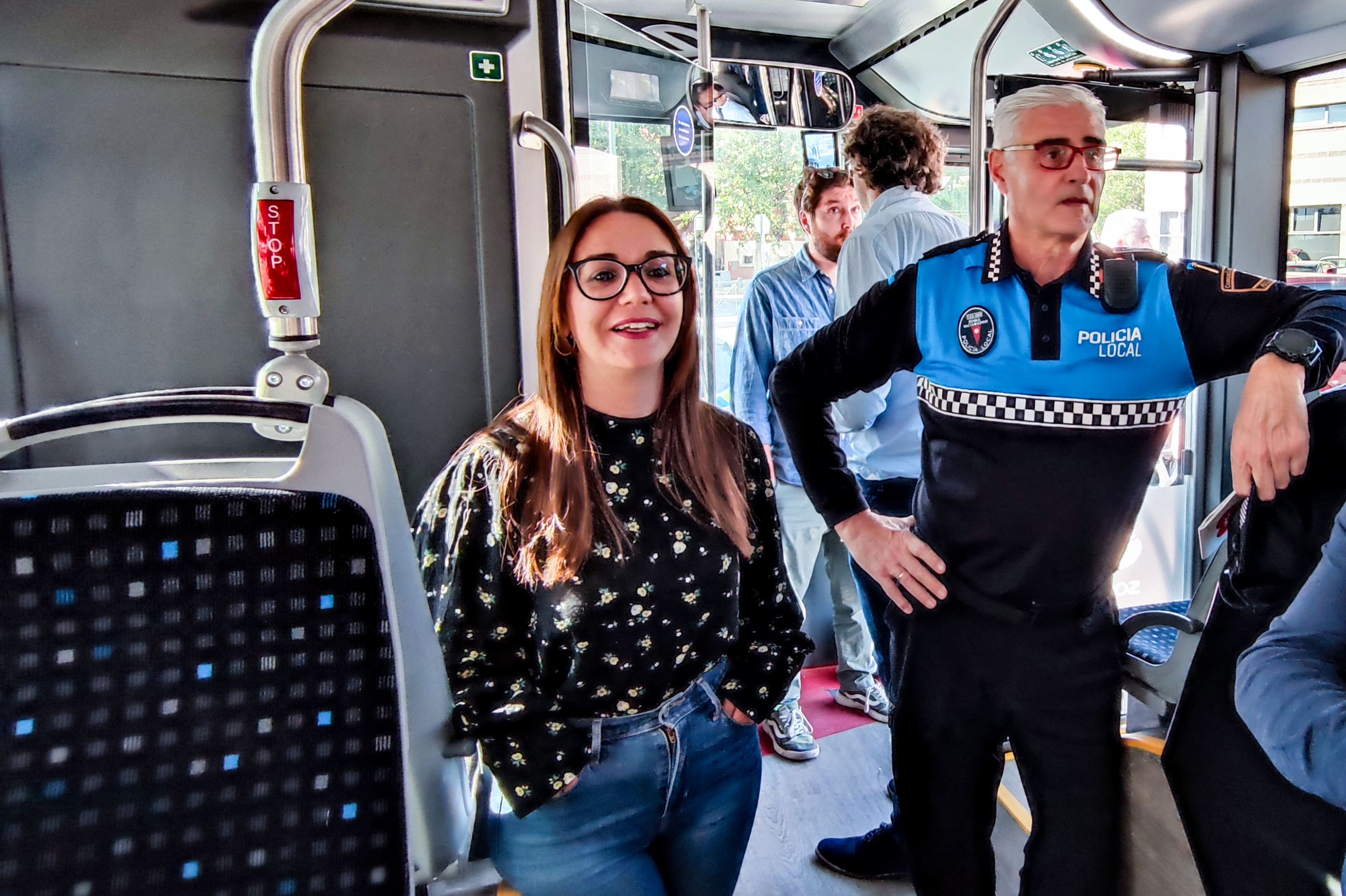 Alcaldesa y Jefe Policía autobús urbano Rivas