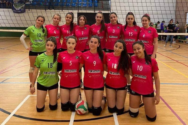 Equipo cadete de la A.D. Voleibol Rivas, que ya había logrado el ascenso al ser campeón de liga regular.